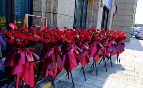 �_�I(y��)���R�~