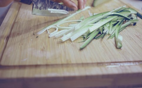 幫媽媽做飯看圖寫(xiě)話(huà)(經(jīng)典15篇)