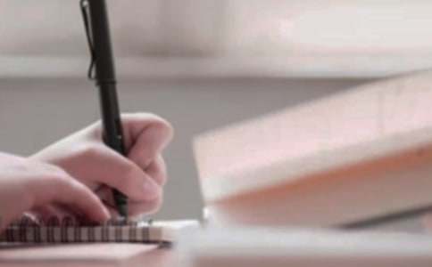 ����һ��(g��)�뷨����300�֣����x25ƪ��