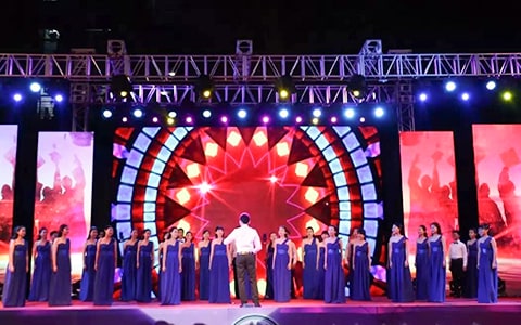 大學(xué)畢業(yè)晚會節(jié)目串詞主持詞