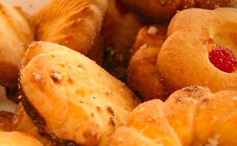 小班美術(shù)活動教案《笑臉餅干》