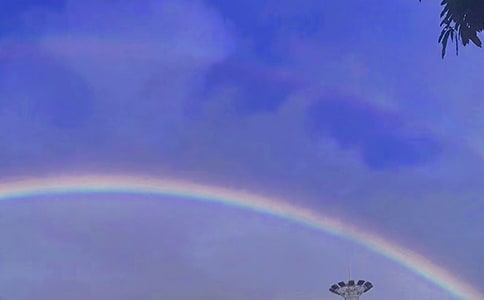 大班科學(xué)活動(dòng)《奇妙的彩虹》教案