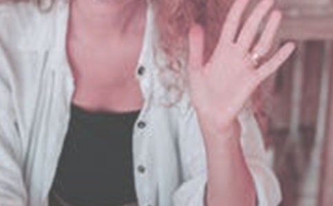 һ����һ�K�������ţ���ڽ���������ͻȻ����ǰ������һ�K������ţ�����Ʌs�]���������  ����?y��u)�ʲô�]���к���