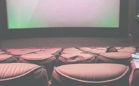 美麗的電影院廣場作文