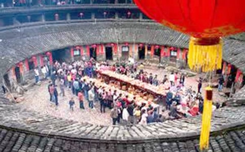 苗族的風俗習慣簡介作文