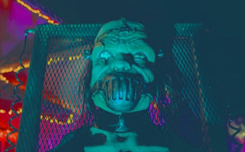 驚魂“鬼屋”_850字