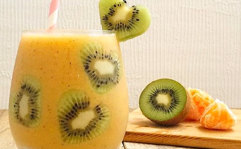 中班科學(xué)教案:果汁的顏色