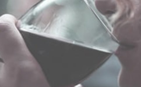 抽煙喝酒等陋習(xí)能助長壽嗎