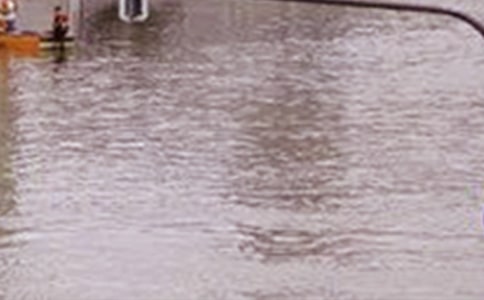 ������Ϣ�U(ku��)ɢ��Փ�ĺ�ˮ��(z��i)���L(f��ng)�U(xi��n)����