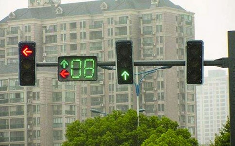 紅綠燈的自述作文