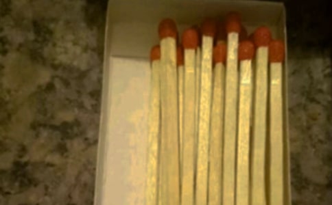 賣(mài)火柴的的小女孩來(lái)到我家