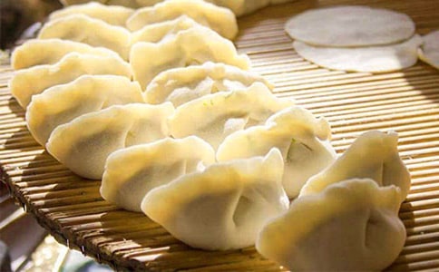中班美術(shù)包餃子教案