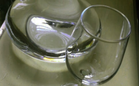 對(duì)酒杯空_900字