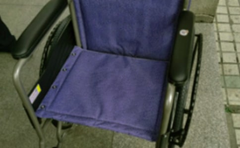 讀輪椅上的霍金有感