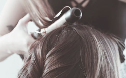 中班美術小小美發(fā)師教案