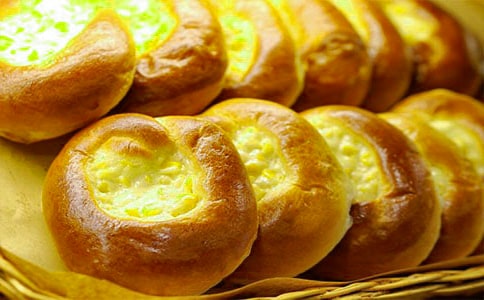 小班美術(shù)《云彩面包》_小班教案