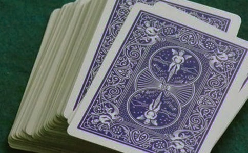 會變魔術(shù)的瓶蓋大班美術(shù)教案