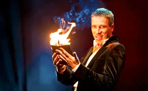 中班《魔術(shù)師》教案