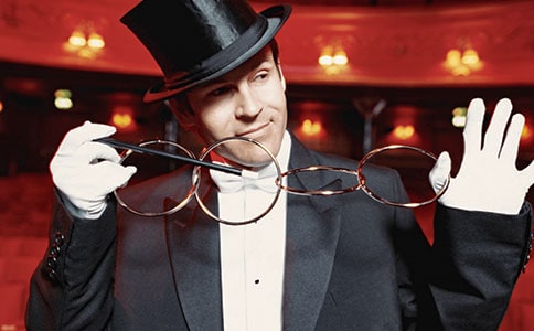 小班科學(xué)神奇的魔術(shù)師教案