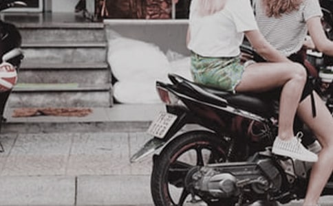 邂逅一朵墨香的女子的散文