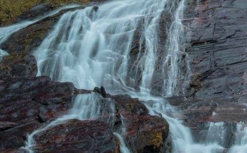 驚險刺激爬瀑布作文