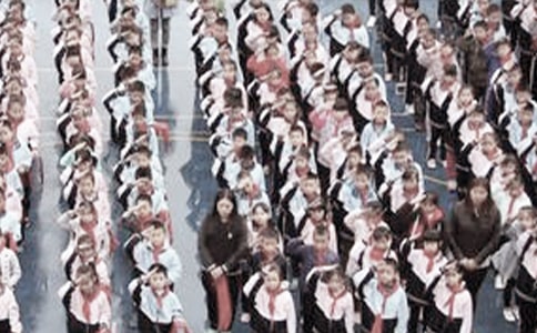 難忘的升國旗儀式作文