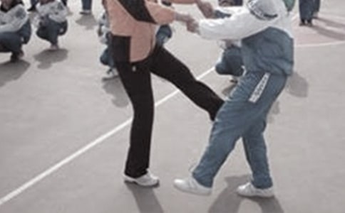 體育教學(xué)中教師語言失范研究論文