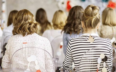 關(guān)于電視對(duì)溝通的影響的托福作文題及范文