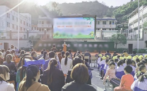 迎新生文藝演出主持詞