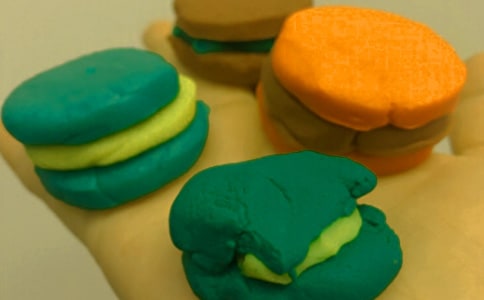 小班教案《橡皮泥》