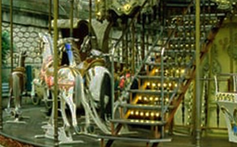 旋轉(zhuǎn)木馬作文