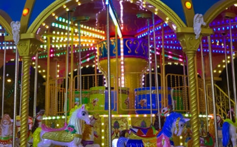 時(shí)光坐上旋轉(zhuǎn)木馬作文