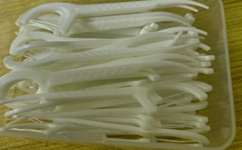 牙線怎么用 牙線棒的使用方法