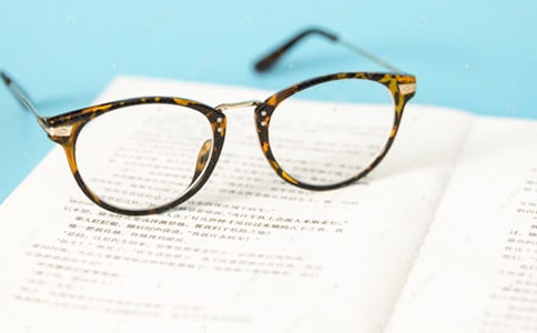 眼鏡陪伴我成長(zhǎng)四年級(jí)作文