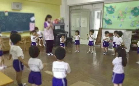 幼兒園中班體育《蜘蛛搬家》教案
