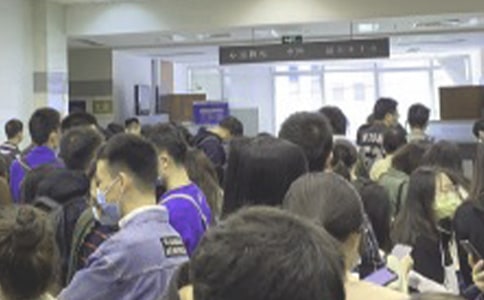 現(xiàn)場(chǎng)招聘會(huì)與網(wǎng)申有什么不一樣?