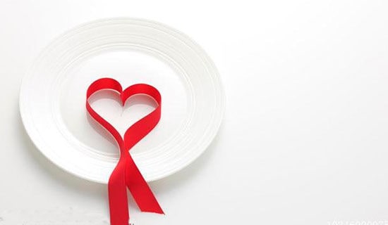 大班美術(shù)教案愛心魚